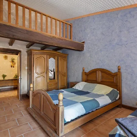 Maison A La Campagne Saint-Vallier (Charente)