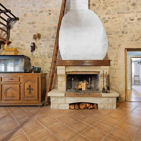 Maison A La Campagne Saint-Vallier (Charente)